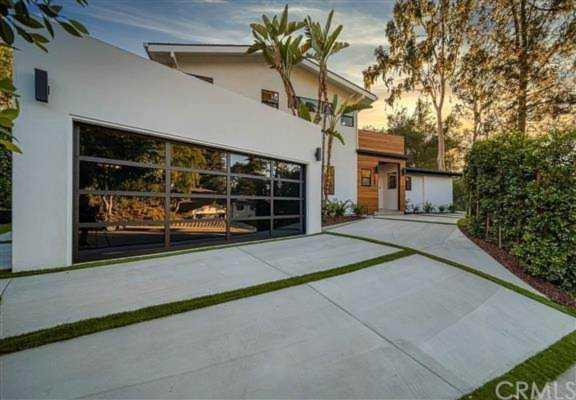 3601 Woodcliff Rd Sherman Oaks, CA 91403