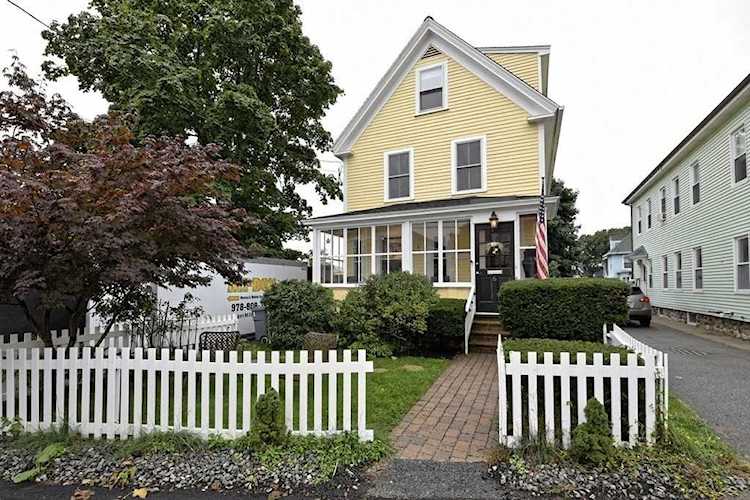 6 Elm Ct Andover, MA 01810