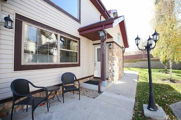 7 Everridge Square SW #205 Calgary, AB T2Y 5J5