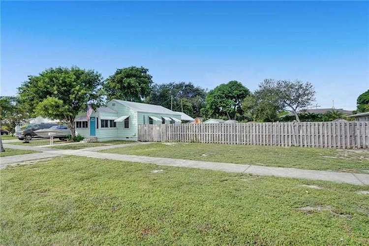 307 NE 11th Ave Pompano Beach, FL 33060