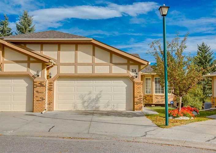34 Confederation Villas NW Calgary, AB T2L 2K9