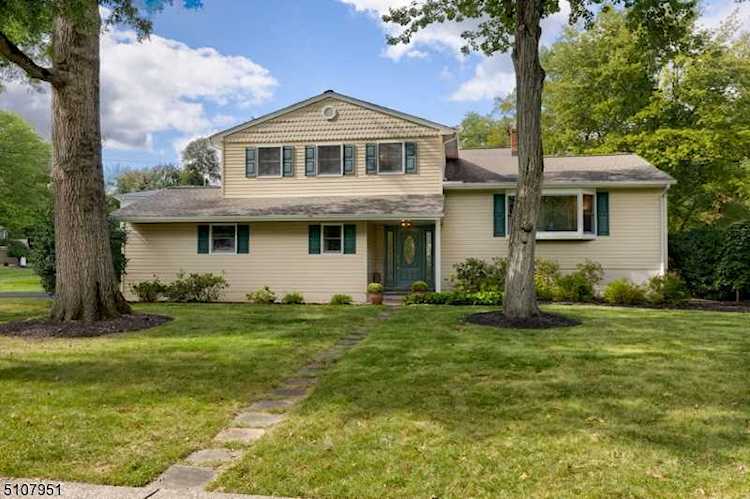 29 Crane Cir New Providence Boro, NJ 07974