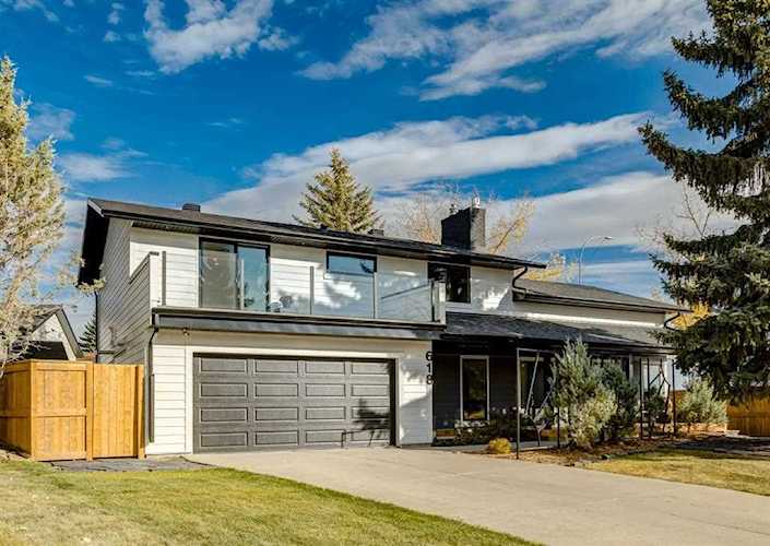 618 Lake Simcoe Close SE Calgary, AB T2J 0P6