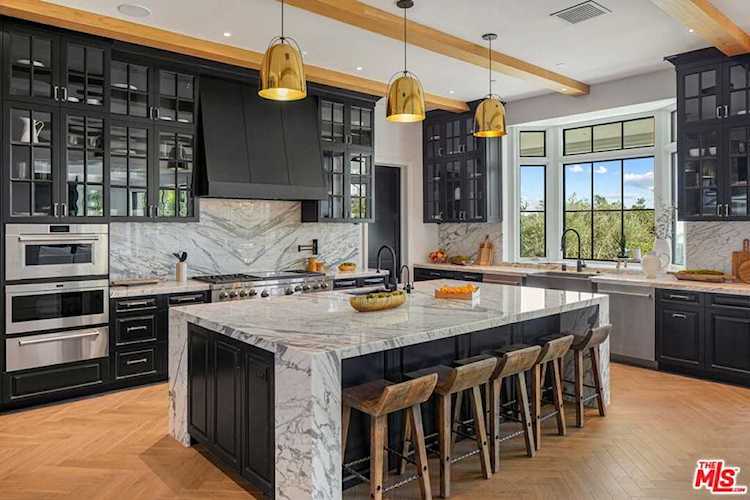 22 Oakmont Dr Los Angeles, CA 90049