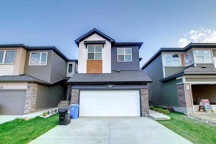 219 Corner Meadows Way NE Calgary, AB T3N 1Y5