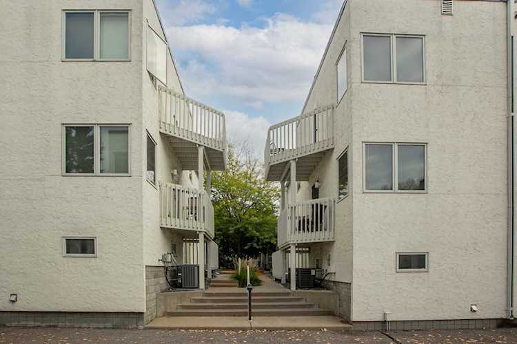 3005 Lake Shore Drive Minneapolis, MN 55416