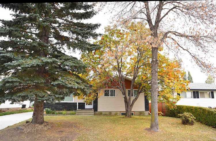9 Galaxy Way Sherwood Park, AB T8A 2J9