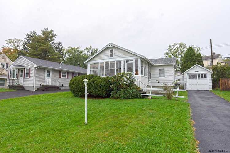9 Spring Av Latham, NY 12210