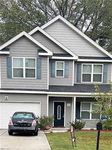 1319 Lilac Ave Chesapeake, VA 23325