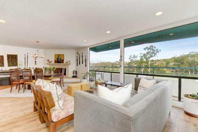 2558 Navarra Drive #F Carlsbad, CA 92009