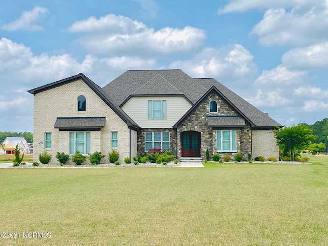 3441 Autumn Leaves Drive Grimesland, NC 27837