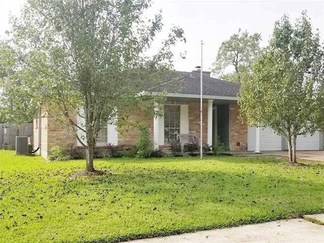 409 Brandywyne Dr Friendswood, TX 77546