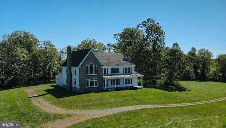 19185 Ebenezer Church Rd Round Hill, VA 20141