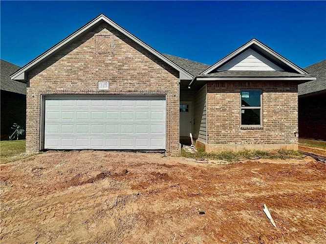 313 Golden Leaf Ct, Moore, 73160 | Rose Rock Realty Photo 1