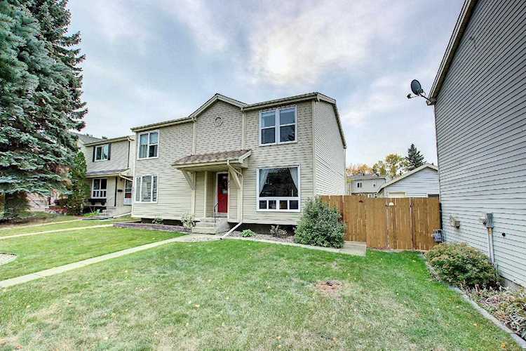 899 Village Mews Sherwood Park, AB T8A 4L9