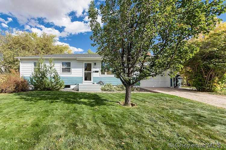 1007 Kingham Dr Cheyenne, WY 82001