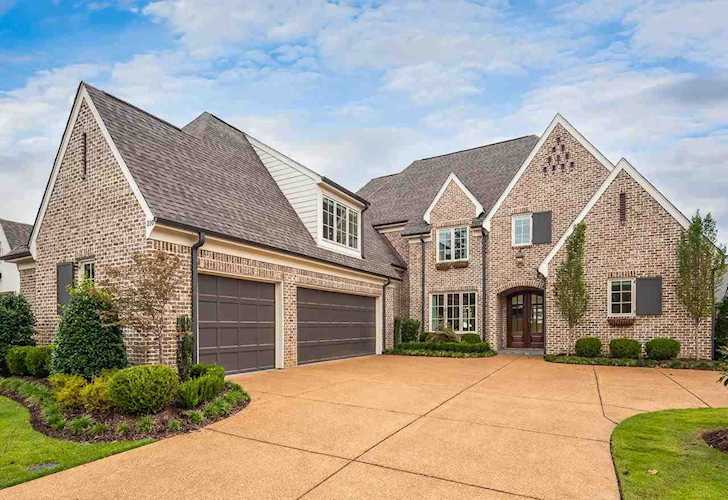 310 W Angelwood Cir Memphis, TN 38120