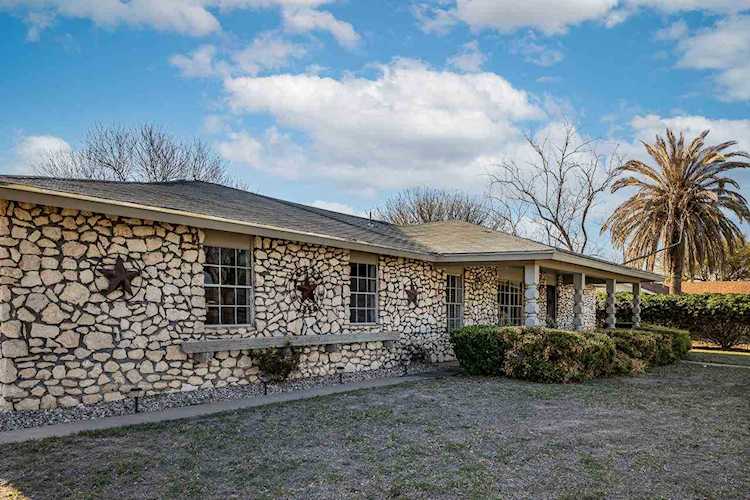 317 Meandering Del Rio, TX 78840