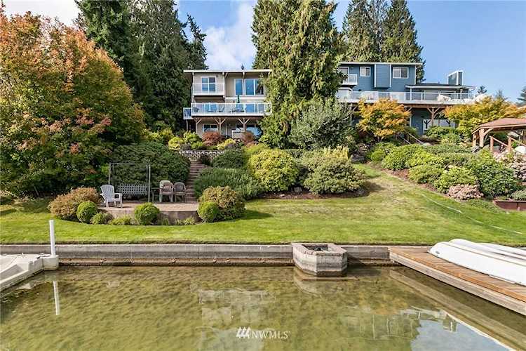 4611 Lakeridge Dr E Lake Tapps, WA 98391