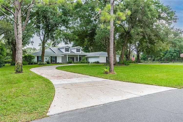 1717 Green Meadow Dr Lutz, FL 33549