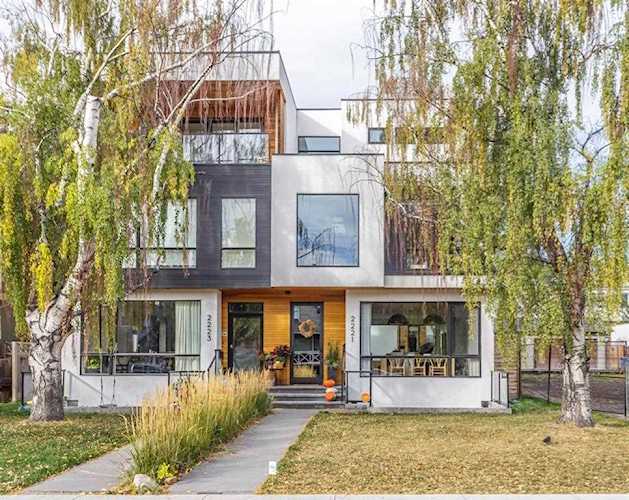 2221 32 St SW Calgary, AB T3E 2R4