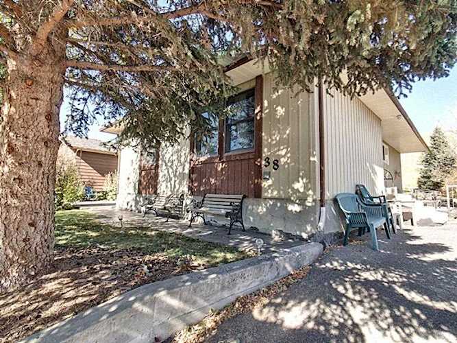 38 Benchlands Dr Cochrane, AB T4C 1C1