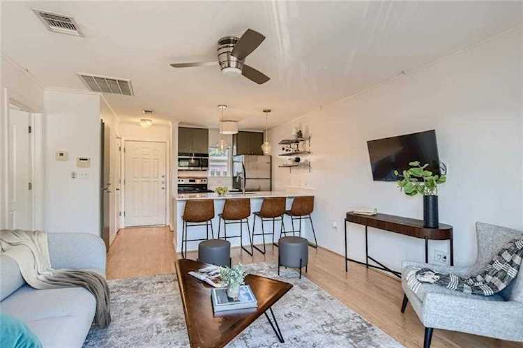 1422 Collier ST #211 Austin, TX 78704