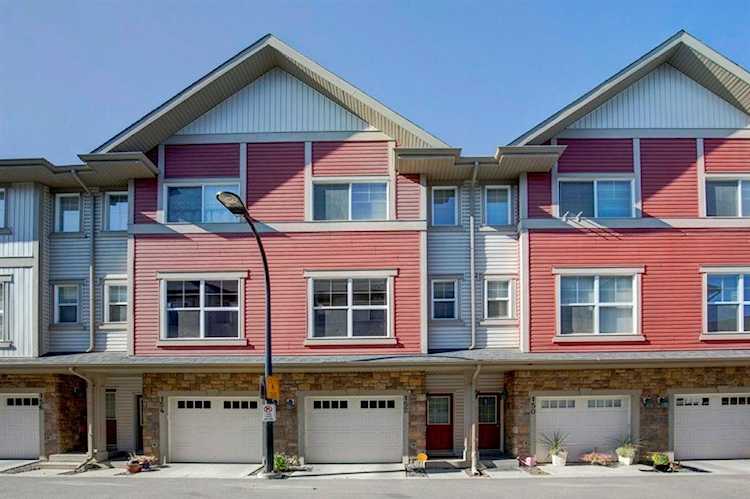 152 New Brighton Point SE Calgary, AB T2Z 1B7