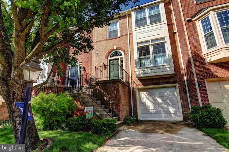 3917 Clares Ct Fairfax, VA 22033
