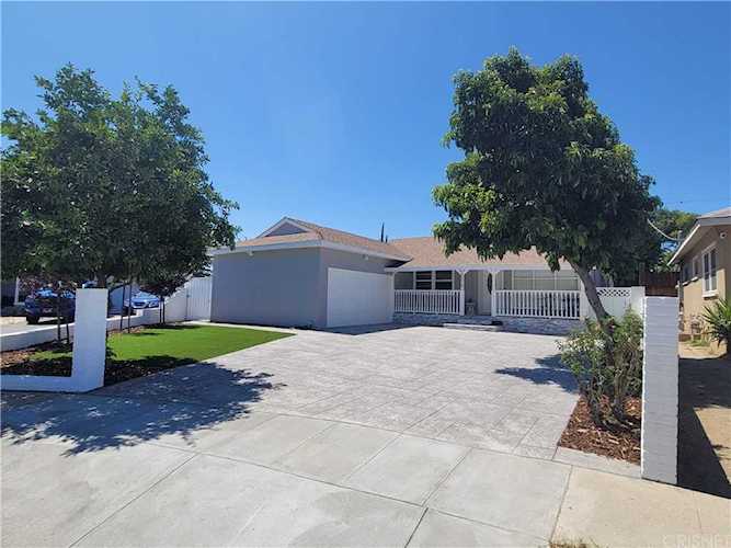 20618 Leadwell St Winnetka, CA 91306