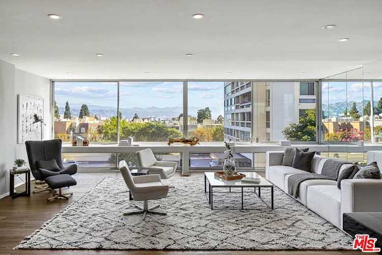 2220 Avenue of The Stars #404W Los Angeles, CA 90067