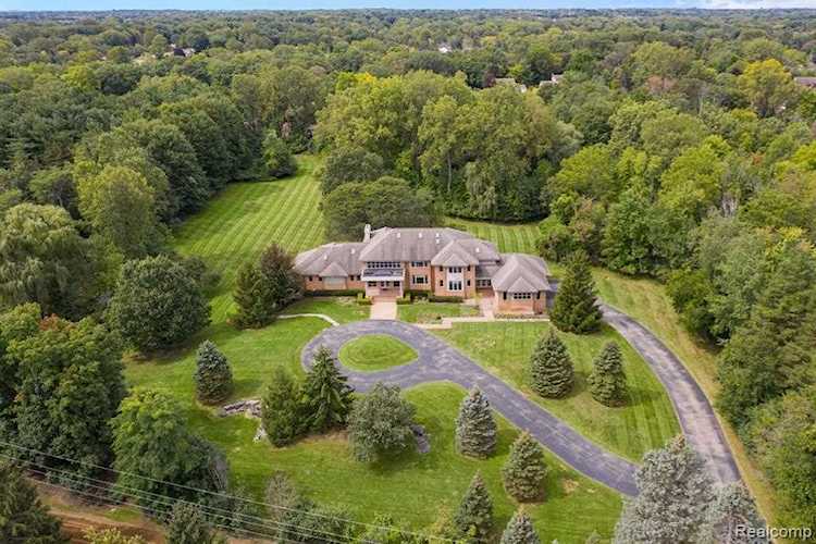 5728 Bloomfield Glens West Bloomfield Twp, MI 48322