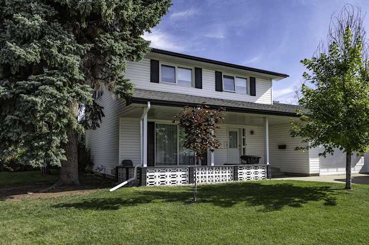 300 Birch Crescent Sherwood Park, AB T8A 1W9