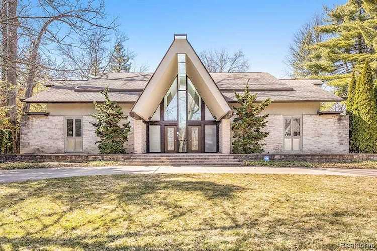 19455 Cumberland Way Detroit, MI 48203