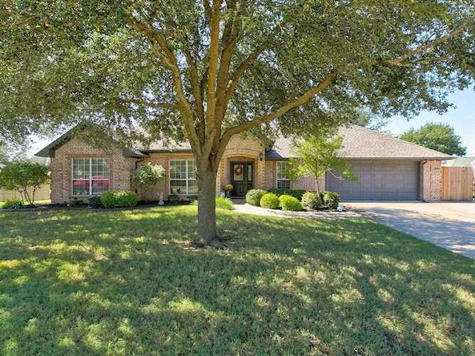 3204 Crockett Street Granbury, TX 76049