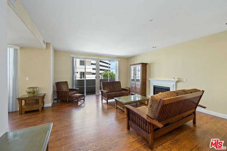 1182 E Wellesley Ave #302 Los Angeles, CA 90049