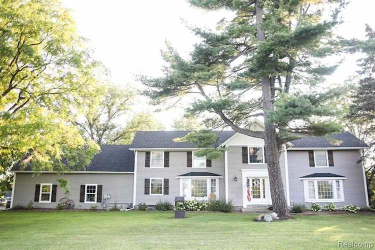 1907 Oak Grove Rd Howell Twp, MI 48855