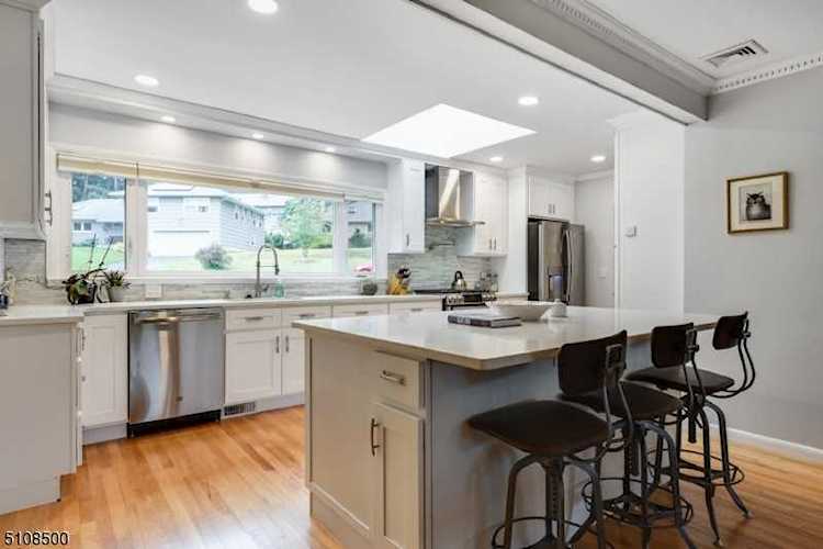 33 Hart Dr South Orange Village Twp., NJ 07079