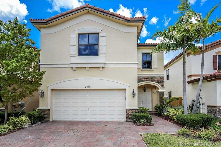 8868 NW 101st Pl Doral, FL 33178