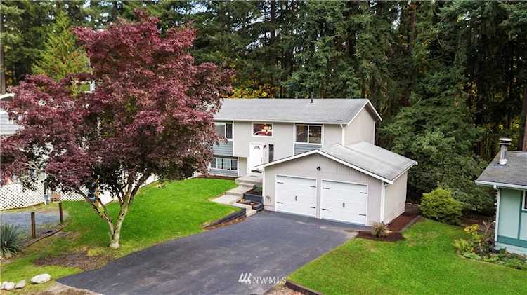 19009 62nd St E Lake Tapps, WA 98391