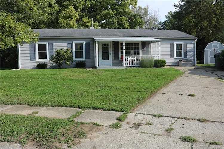 418 Crestview Ct Chesterfield, IN 46017 | MLS 21818675 Photo 1