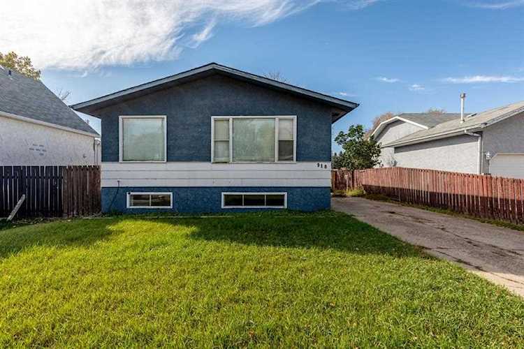 918 SE 2 St Redcliff, AB T0J 2P0