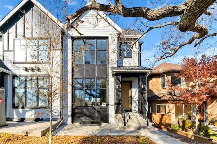 2036 45 Ave SW Calgary, AB T2T 2P5