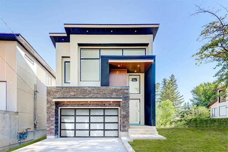 412 30 Ave NE Calgary, AB T2E 2E3
