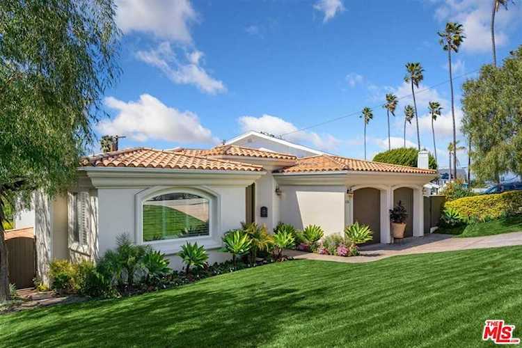 136 Via Los Miradores Redondo Beach, CA 90277
