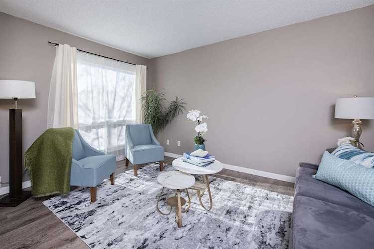 208 Deerpoint Ln SE Calgary, AB T2J 6M7