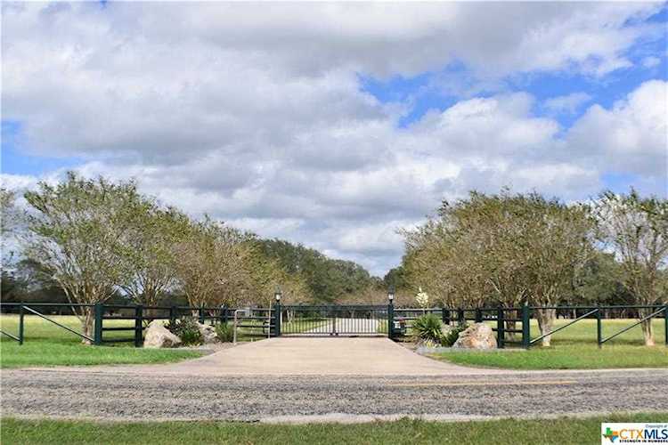 674 Fm 1351 Goliad, TX 77963