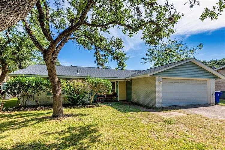 2104 N Celia DR Cedar Park, TX 78613
