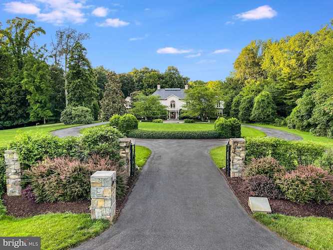 9225 Inglewood Dr Potomac, MD 20854