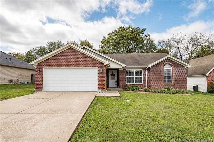 4423 Falling Leaf Dr Sellersburg, IN 47172